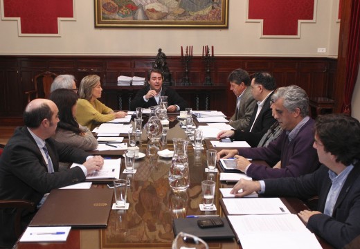 O Concello aproba un investimento de 600.000 euros en 2015 para cubrir dende o 1 de xaneiro o programa Talón Restaurante